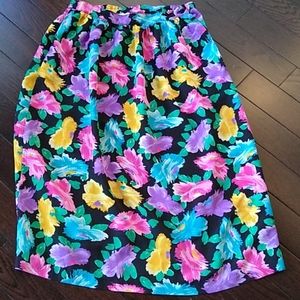 🇨🇦 Vintage floral skirt